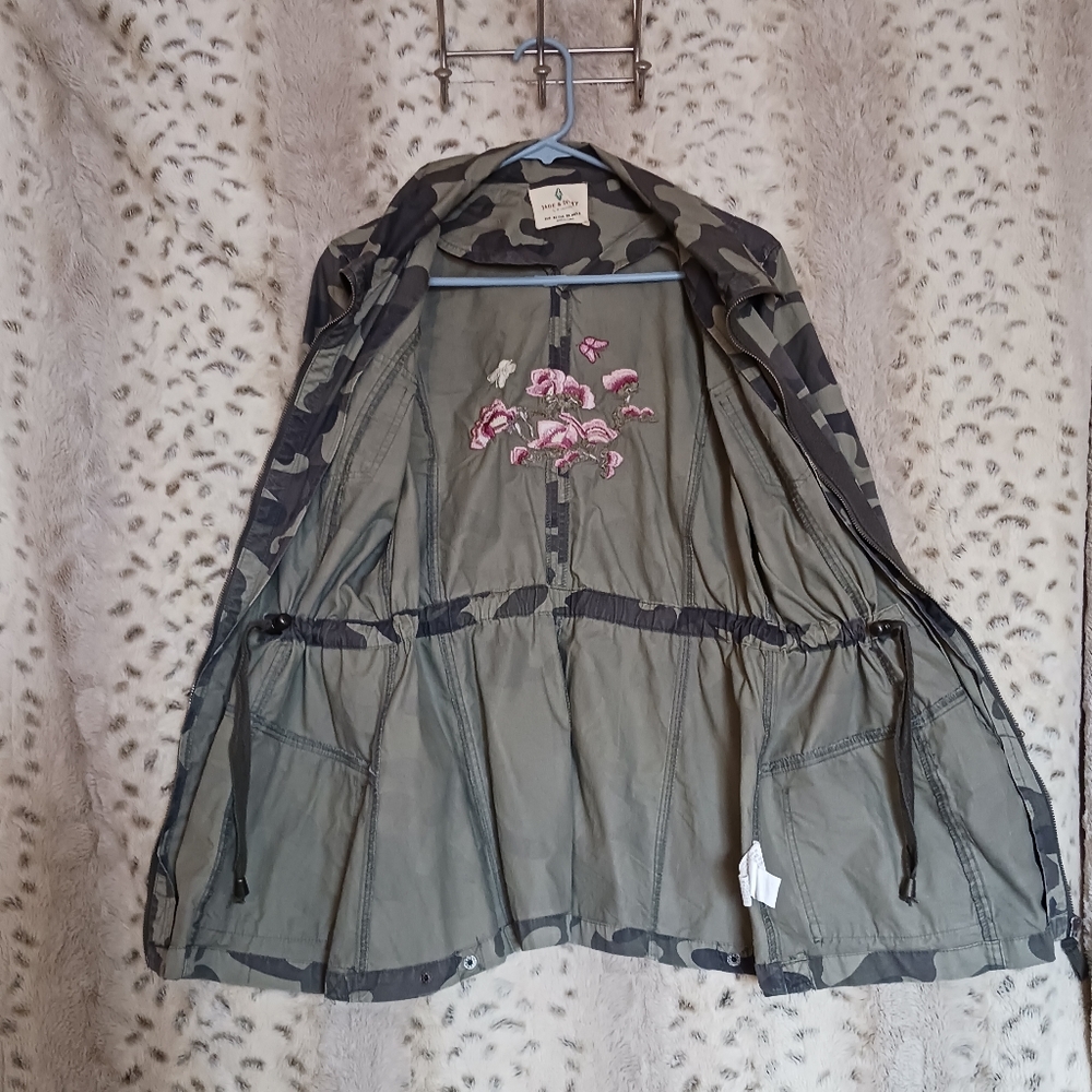 Lightweight Zip Front Jacket. - Picture 7 of 9